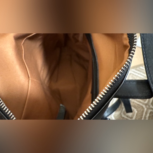 Neiman Marcus Italian-made Black leather backpack, adjustable straps, medium - Picture 7 of 10